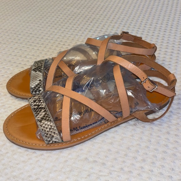 GAP Size 8 Strappy Leather Flat Ankle Wrap Sandals Neutral Tan Nude Snake - Picture 3 of 13